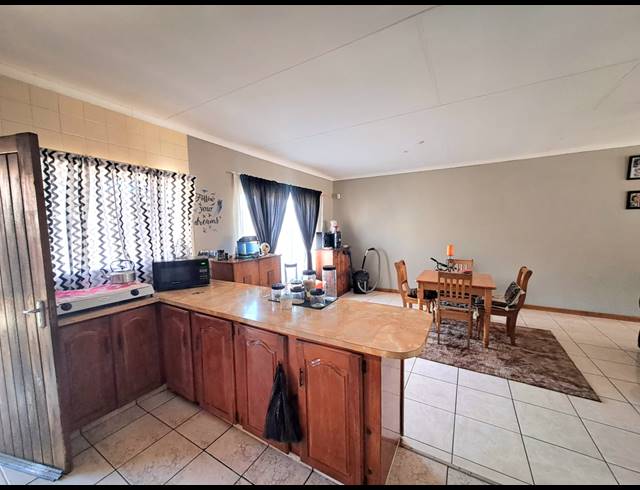 2 BEDROOM TOWNHOUSE FOR SALE IN WALDRIFT
